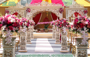 Décoration de Mandap Delizio pour Mariage en Plein Air - Piliers de Mandap Delizio Tendance pour Mariages Indiens aux États-Unis - Product Image 5