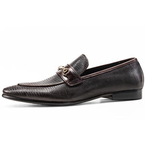 Mocasines de estilo británico para hombre con estampado de serpiente, de cuero suave, cómodos y fáciles de poner, ideales para conducir. - Product Image 4
