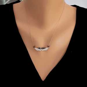 NUSRET Collar con Colgante de Ala de Ángel en Plata de Ley 925, con Zirconia Blanca y Tecnología de Incrustación en Bisel, Diseño Minimalista - Product Image 1