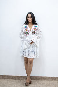 Vestido Midi Bohemio de Encaje Blanco con Cuello en V, Manga Abullonada, Estampado Floral Digital, Ecológico, Informal, para Vacaciones al Aire Libre o Resort - Product Image 2