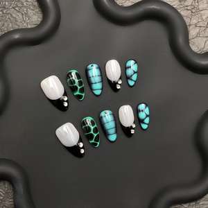 Uñas postizas de lujo con diseño elegante, acrílicas, forma ataúd, medianas, azules y blancas, con pegamento adhesivo, pre diseñadas para los dedos. - Product Image 3