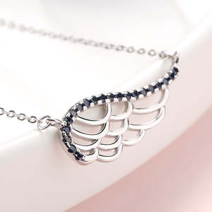 Pendentif Aile d'Ange en Argent Sterling avec Cristaux Scintillants - Product Image 1