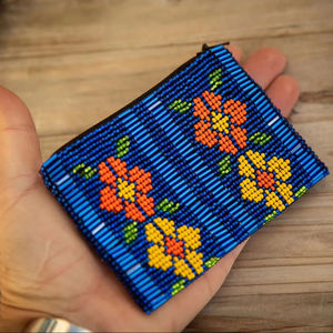 Monedero elegante hecho a mano con diseño de flores, con cuentas de semillas de alta calidad, bordado elegante táctil y hermoso estilo Premium para niña - Product Image 1