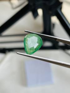 Esmeralda Natural de Zambia, Corte Pera, 4.60 Quilates, Piedra Preciosa de Buena Calidad, Lustre, Color Verde Bonito, Pulido Perfecto para Cualquier Joyería - Product Image 5