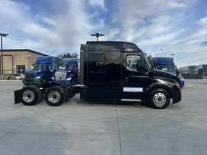 รถบรรทุก Cascadia 126 Sleeper ปี 2021 มือสอง คุณภาพเยี่ยม - หลังคาสูง 72 นิ้ว พร้อมห้องนอน 455 แรงม้า เกียร์ 12 สปีด Dt12 พร้อมส่งถึงบ้าน - Product Image 3