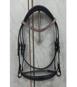 Brida Inglesa para Caballo de Cuero Suave Teñido en Tambor de Piel de Toro Negro, con Frontal de 3 Hileras, Narquilla Acolchada Negra Patentada y Completamente Hecha a Mano - Product Image 1