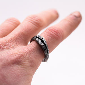 Bague de mariage en argent sterling 925 faite à la main, sculptée à la cire, en quartz rutile noir, texturée, minimaliste, unisexe, fabriquée en Turquie - Product Image 5