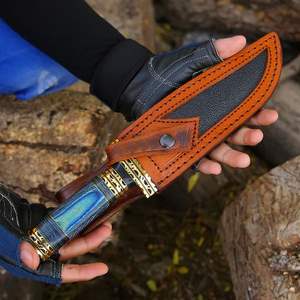 Cuchillo de Caza Hecho a Mano, Cuchillo de Supervivencia de Acero de Damasco con Mango de Madera, Personalizado con Funda de Cuero - Product Image 6