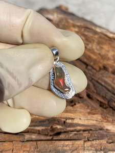 Pendentif en opale brute fait main, argent sterling 925, pierre précieuse unique, bijou fantaisie tendance, cadeau pour femme et homme - Product Image 3