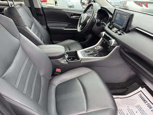 Usado 2023 Híbrido XLE Premium AWD Volante a la Izquierda Techo Solar Arranque Remoto Asientos de Cuero Transmisión Automática Llantas de Aleación Oscuras R17 - Product Image 6