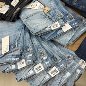 Nouveau 2025-2026 Jeans haut de gamme pour hommes et femmes, coupe droite, manches élastiques, coupe ample, délavage rétro, lot d'usine applicable - Product Image 2