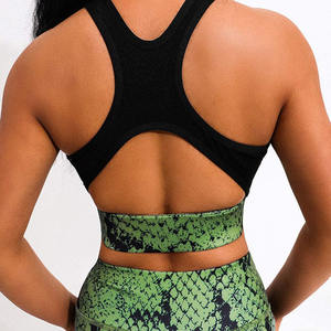 ชุดโยคะพลัสไซส์แบบระบายอากาศได้ กลับด้านได้ รุ่นใหม่ล่าสุด รับสั่งทำ ชุดออกกำลังกายพิลาทิสสำหรับผู้หญิง ผ้าไร้ตะเข็บ แห้งเร็ว ผลิตในปากีสถาน - Product Image 4