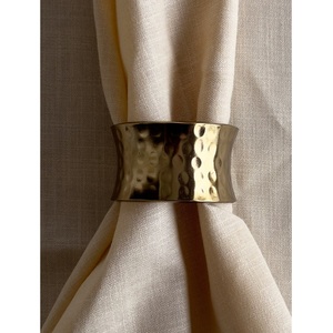 ที่ใส่ผ้าเช็ดปากทรงกลมดีไซน์เนอร์ขาตั้งสำหรับวางบนโต๊ะแบบเรียบหรูสำหรับตกแต่งห้องครัวห้องนั่งเล่นและโต๊ะอาหาร - Product Image 1