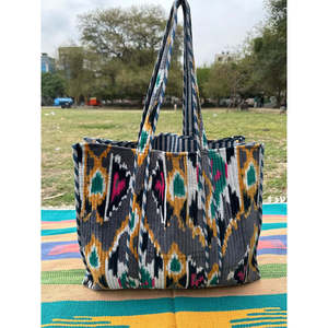 Bolsa de Mano Grande Reversible de Terciopelo y Algodón Acolchado Estilo Boho, Ecológica, Sostenible y Resistente para Compras, Playa y Fines de Semana, Color Ocre - Product Image 2