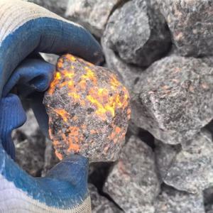 Pierre roulée naturelle Yooperlite, sodalite fluorescente réactive aux UV, <span class=keywords><strong>cristal</strong></span> orange poli luminescent pour cadeau DIY et décoration <span class=keywords><strong>de</strong></span> bureau - Product Image 6