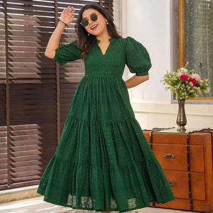 Robe pour femme de couleur verte, robe en georgette à imprimé floral, robe de mariée de créateur. Robe de soirée. - Product Image 1