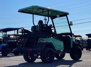 Carrito de Golf Eléctrico de 4 Plazas Butterflly Verde Menta con Detalles Negros y Neumáticos Todoterreno - Product Image 3