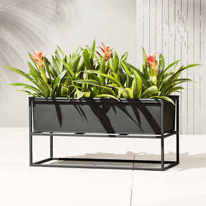 Jardinera de metal galvanizado de primera calidad diseñada para plantas decorativas que ofrece una construcción estable, duradera y resistente a la intemperie. - Product Image 3