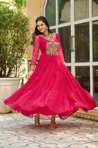 Último Diseño de Salwar Kameez Tradicional con Estampado Leheriya en Georgette Pesado con Trabajo de Espejo para Fiesta - Product Image 6