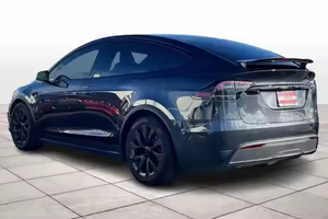 Modelo X AWD a cuadros usado con dirección izquierda, asientos de cuero, cámara trasera, características recién adquiridas - Product Image 2