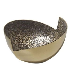 Bol en laiton doré avec un design fait à la main et une construction robuste parfait pour les cadeaux ou les cérémonies traditionnelles - Product Image 4