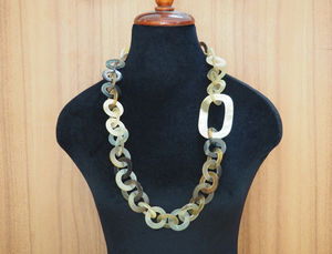 Collier en corne naturelle, style bohème chic, pendentif diamant, bijoux écologiques pour femmes, cadeau - Product Image 4