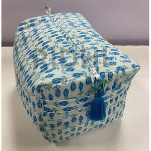 Sac de voyage matelassé vintage bleu ciel écologique avec fermeture éclair, réutilisable, imprimé sur mesure, pour cosmétiques et courses - Product Image 1