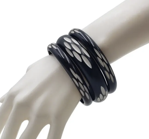 Bracelets fantaisie en résine à motifs géométriques abstraits, cadeaux de Noël uniques et colorés d'Inde - Product Image 3