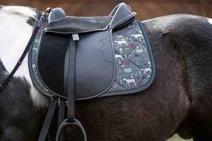Selle de cheval matelassée imprimée de haute qualité, légère, en gros, pour le dressage, le saut d'obstacles, produits équestres personnalisés en gros - Product Image 2