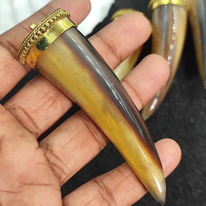 Collier pendentif en corne de buffle, bijoux tribaux naturels et durables pour femmes, haute qualité - Product Image 1