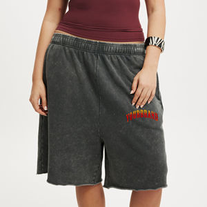 Artículo más vendido ropa casual pantalones cortos largos para mujer transpirable 100% algodón con bolsillos laterales y dobladillo crudo lavado ácido pantalones cortos para mujer - Product Image 3