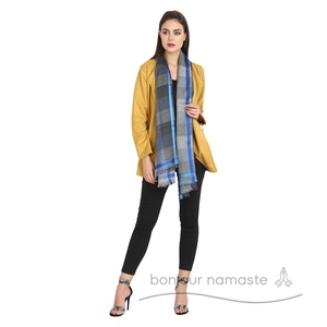 Estola envolvente de lana Merino Vintage para mujer, cuadros en blanco y negro, borde naranja, lana 90%, 10%, seda, Bonjour, Namaste, ropa de invierno para exteriores - Product Image 4