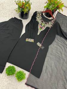 Conjunto de Top y Pantalón Sharara de Estilo Indio con Bordado de Lentejuelas en Georgette Sintética y Dupatta con Ribete de Encaje en Georgette - Product Image 6