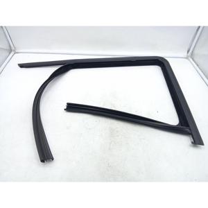 Guarnizione Finestrino Anteriore SKODA Fabia Sedan 2a Serie (07>14) 5J0837431F - Product Image 1