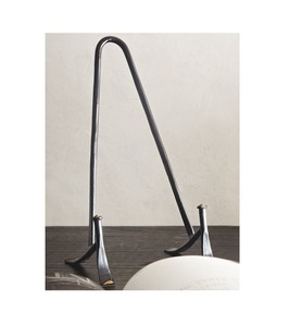 Soporte de metal plateado de alta calidad para exhibir platos decorativos de colección en un estante de mesa o en una estantería de cocina. - Product Image 5