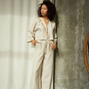 ชุดเซ็ตผ้าลินินสีเบจสุดหรูสำหรับผู้หญิง ประกอบด้วยเสื้อทรงหลวมใส่สบาย เหมาะสำหรับฤดูร้อน สไตล์ทันสมัย ใส่ได้ทุกวัน ชุดลำลองสบายๆ สำหรับการเดินทาง - Product Image 3