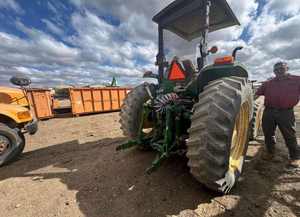 Tractor de ruedas JOHN DEERE usado de 2015, 100hp, para uso agrícola, con componentes de motor, bomba de engranajes y rodamientos - Product Image 3