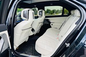 2023 760i xDrive ~6 500 milles, V8 biturbo de 536 ch, transmission intégrale, non modifié - Product Image 4