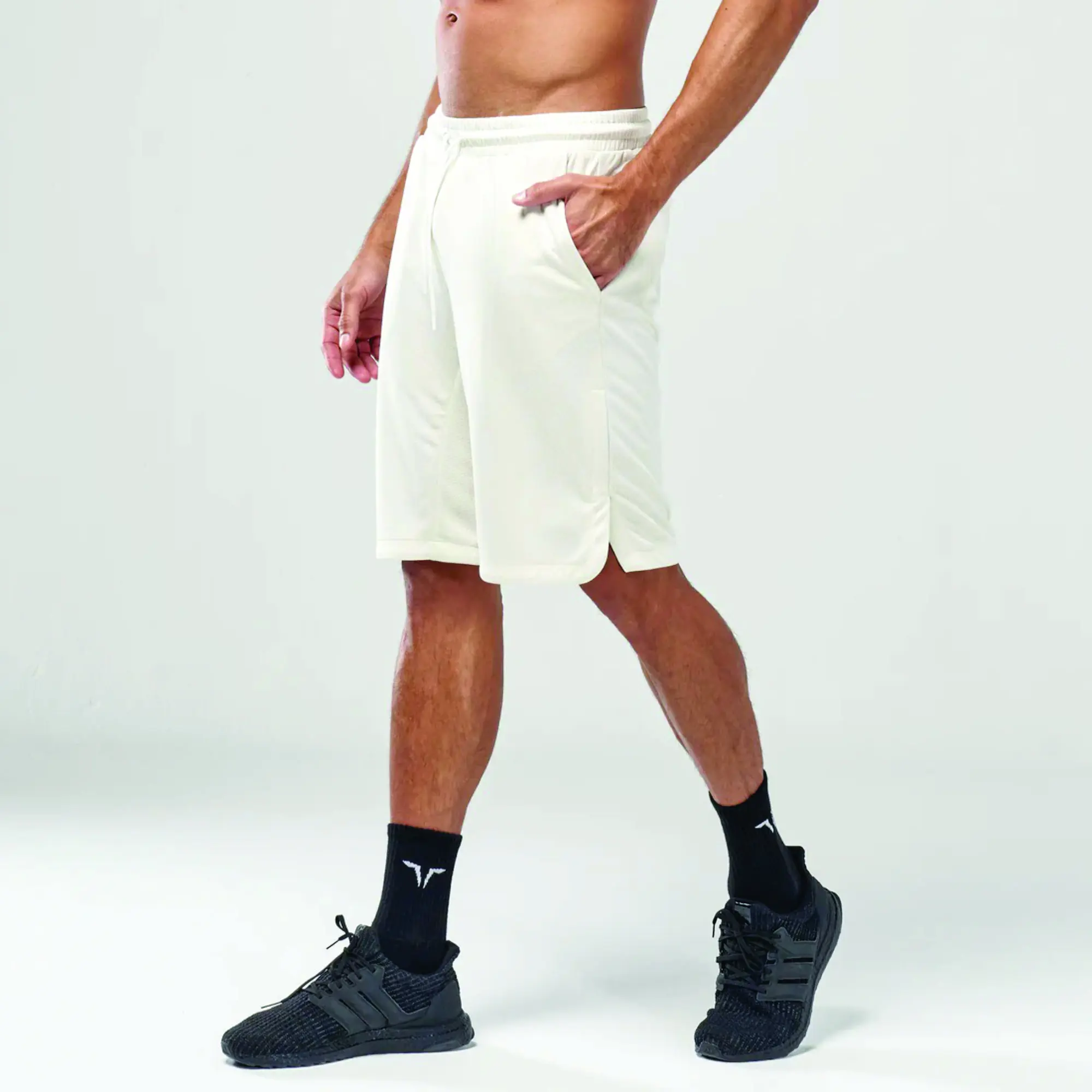 Влагоотводящие 4-сторонние тянущиеся мягкие на ощупь легкие белые дымчатые баскетбольные шорты с контрастными концами шнурка