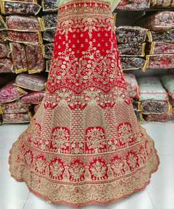 Lourd exclusif Designer broderie Lahenga Choli avec dupatta vêtements de mariage prix de gros thnic vêtement surat fabrication lehenga choli - Product Image 2