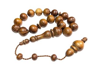 Tasbih de madera de estilo clásico que ofrece un agarre cómodo y cuentas equilibradas para sesiones de oración prolongadas. - Product Image 6