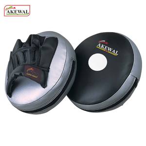 Coussinets d'entraînement de boxe noir/blanc de haute qualité en cuir synthétique de qualité supérieure avec logo personnalisé toutes les couleurs en stock - Product Image 3