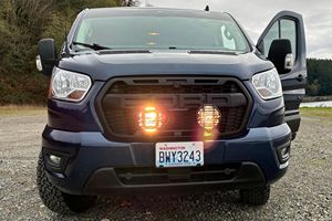 Ford Transit 150 XLT AWD 2020 d'occasion en bon état, 1 propriétaire, modifications Overland, 7 places, plateforme de lit arrière, transmission intégrale - Product Image 1