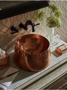 Lavabos clásicos de cobre para restaurantes que necesitan accesorios de servicio o lavado duraderos con un estilo único y artístico en metal. - Product Image 2