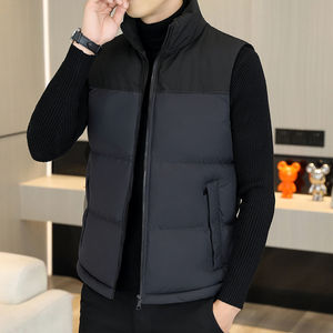 Gilet matelassé d'hiver sans manches pour homme avec rembourrage en coton, col montant fin, logo frontal, imperméable, style urbain, éco-responsable - Product Image 6