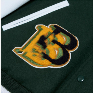 Veste universitaire pour homme, corps vert foncé, manches blanches, patch en chenille, veste de baseball brodée, tricot côtelé rayé - Product Image 3