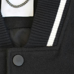 Vestes universitaires élégantes personnalisées à manches contrastées, col rond, poches kangourou, fermeture à boutons, vestes universitaires pour hommes - Product Image 5