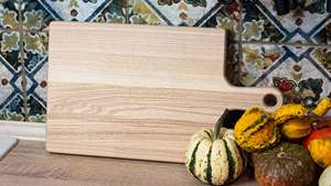 Planche à découper en bois rustique avec poignée, planche de cuisine en bois massif faite à la main, sans danger pour les aliments, durable pour hacher les légumes et les fruits - Product Image 4