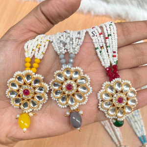 Collares de Flores con Múltiples Diseños Rajasthani, Material Kundan de Latón, Cadena Moti Mala para Bodas, Haldi, Mehndi, Sangeet - Product Image 4
