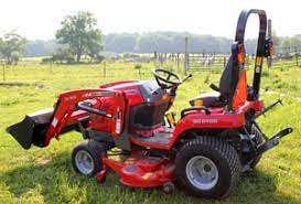 Tracteur agricole à roues 4x4 Massey Ferguson GC2400 70 CV avec chargeur et pompe moteur, haute sécurité - Product Image 4